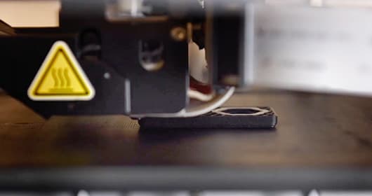 Faserverstärktes Bauteil mit Gewindemutter | Markforged Mark Two